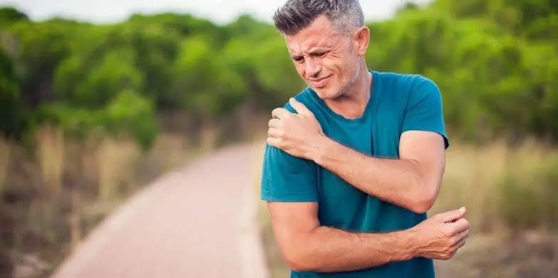 Identifying the Signs and Symptoms of Shoulder Pain